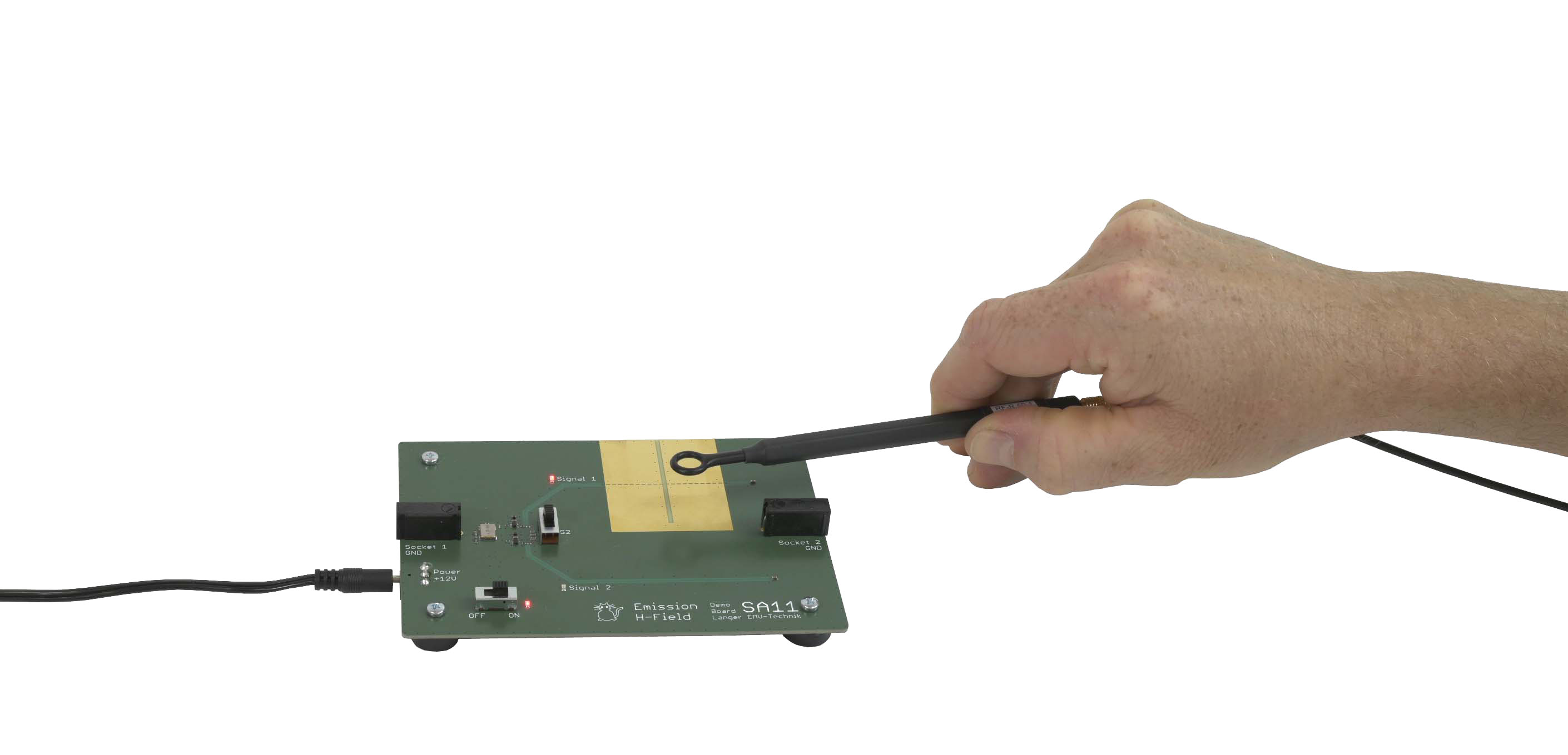 Detection of emitted interference - RF-R 50-1 magnetic field probe via SA 11 demonstration board